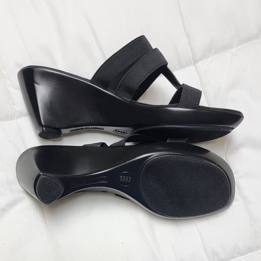 #6 - NEW - Italian Shoemakers black sandals